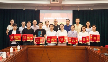 堅(jiān)守初心，回報(bào)社會(huì)。第二屆百陶會(huì)獎(jiǎng)學(xué)金今日發(fā)放